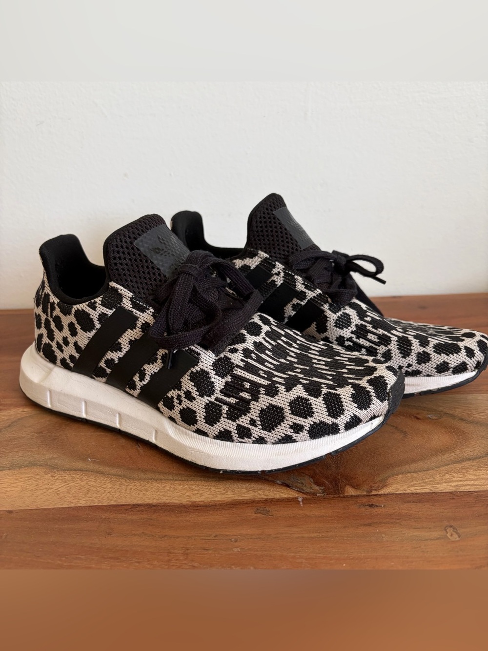 adidas Originals Swift Run 1.0 Leopard Print Sneaker Size 5.5 - MINT